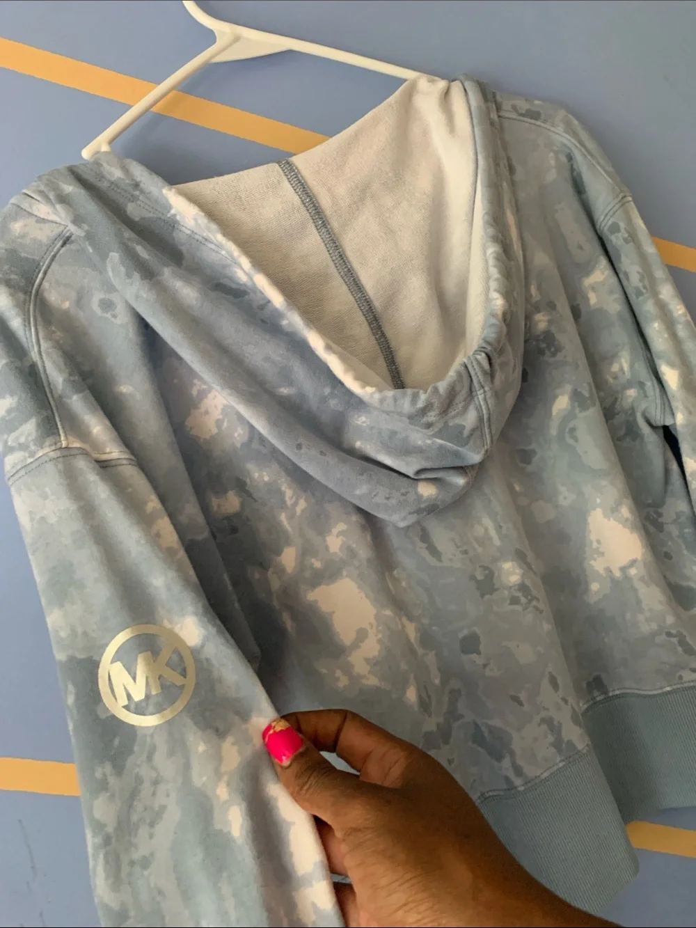 Michael Kors Light Blue and Cream Tie-Dye V-Neck Hoodie